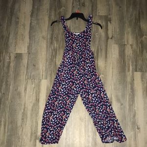 Just like new, floral jumper for girls! Front tie attached belt. Great condition